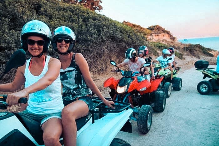 Ausflug mit Quadbikes als Gruppe in Griechenland auf Insel