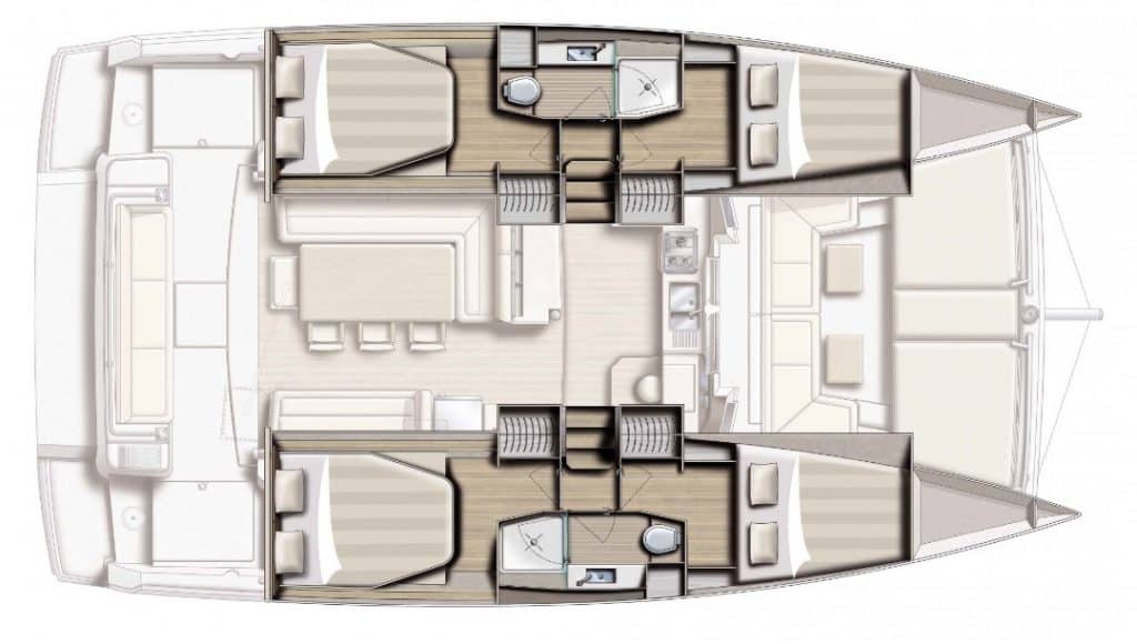 Von oben betrachtete architektonische Zeichnung des Grundrisses einer Segelyacht mit detaillierten Innenräumen, darunter Kabinen, eine Küche, Badezimmer und Sitzbereiche.