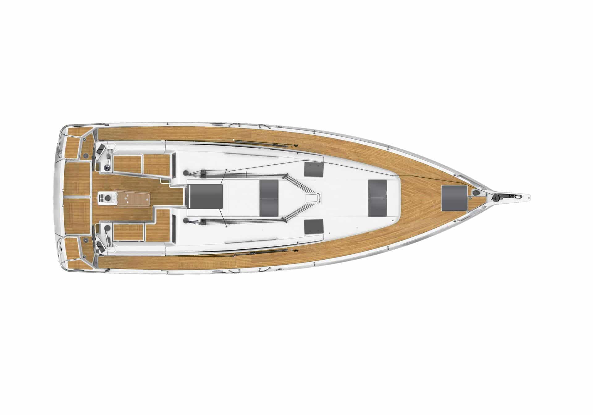 Draufsicht auf ein Segelboot, das für Yachtcharter verfügbar ist. Das Deck besteht hauptsächlich aus Holz mit weißen Bereichen um die zentralen Strukturen, Luken und Sitzgelegenheiten. Das Heck verfügt über zwei Steuerstände und Sitzbereiche, während die Vorderseite spitz zuläuft und ein klares Deck und positionierte Luken aufweist.