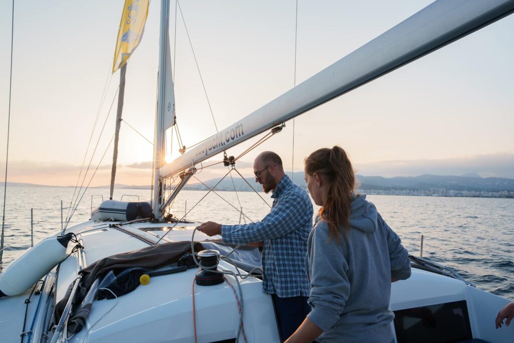 Schnell Segeln lernen: Wie lange dauert es wirklich? (Vom SBF bis zum SKS)