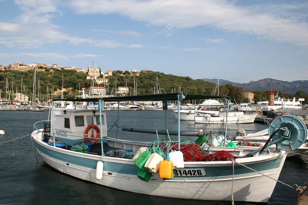 Fischerboote im Hafen von Porto-Vecchio auf Korsika