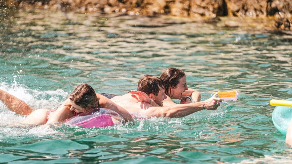 🌊 Die besten Gruppenreisen für junge Leute: Tipps und Ziele