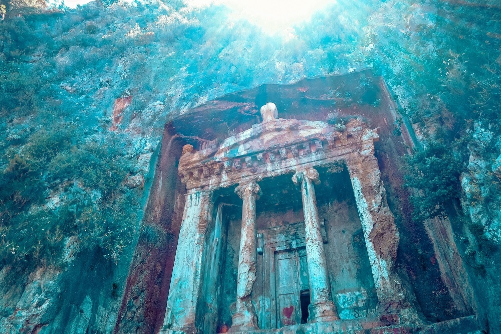 Sailing the Turkish Aegean – ancient ruins by the sea